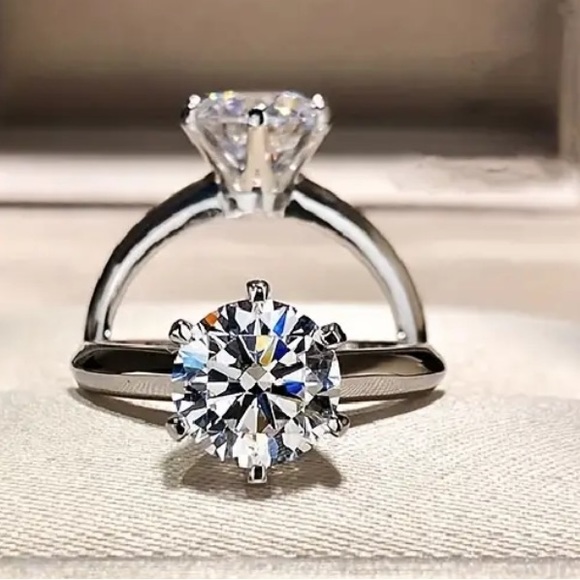 Classic 6-Prong Zircon Ring Luxury Engagement
Wedding Ring - Picture 3 of 8